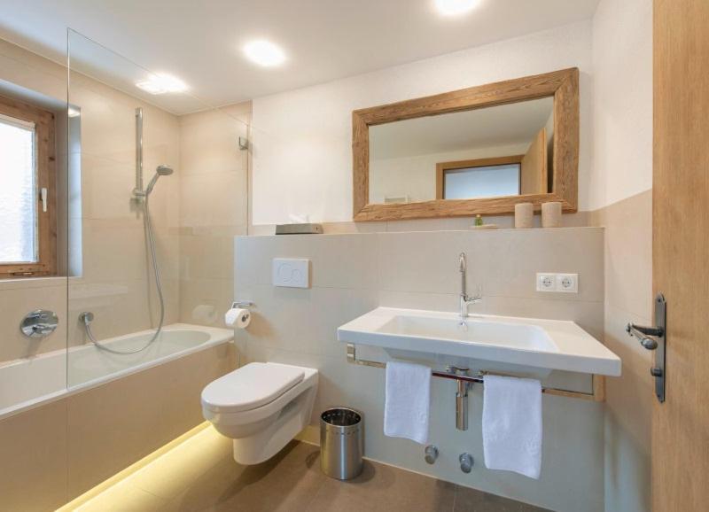 Haus Kueng Bed & Breakfast Zuers Ngoại thất bức ảnh