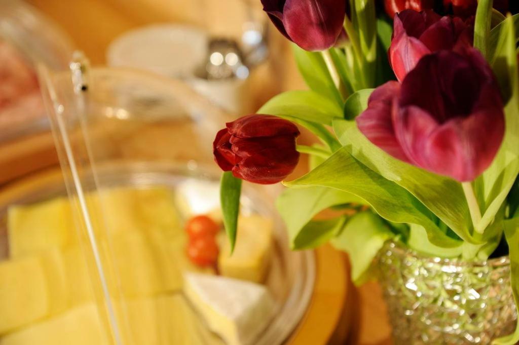 Haus Kueng Bed & Breakfast Zuers Ngoại thất bức ảnh