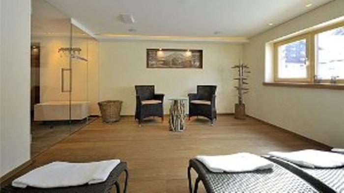 Haus Kueng Bed & Breakfast Zuers Ngoại thất bức ảnh
